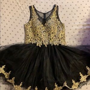 This is a really nice dress and good condition.